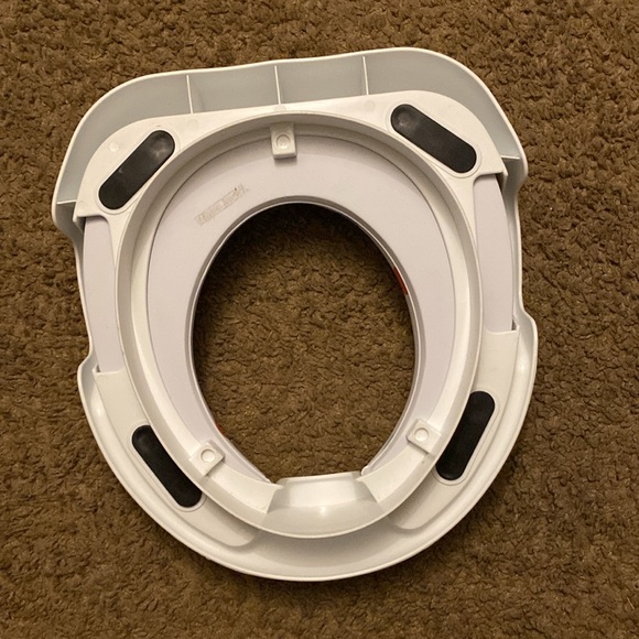 Baby potty the sit right on the toilet type - Picture 2 of 4